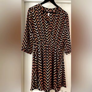 Xhiliration V-Neck Design Midi Dress, Size Large